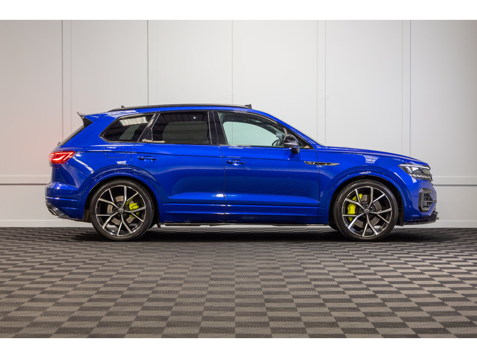 2021 Volkswagen Touareg - image 6