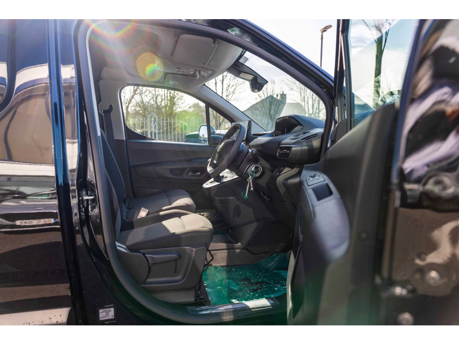 2026 Peugeot Partner - image 14