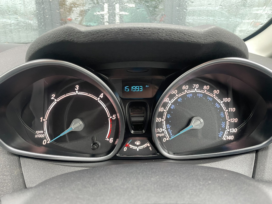 2015 Ford Fiesta - image 11