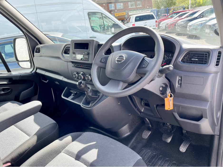 2023 Nissan Interstar - image 13