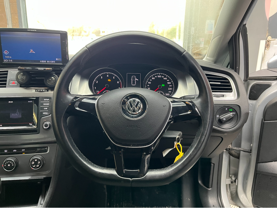 2014 Volkswagen Golf - image 8