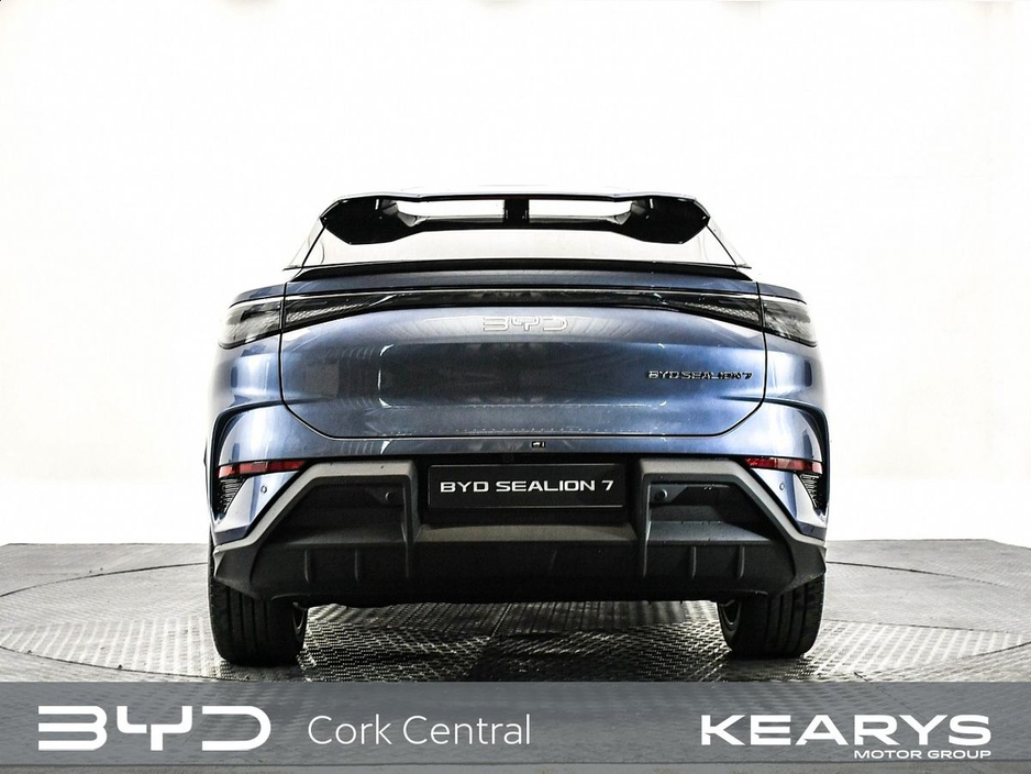 2025 BYD Sealion 7 - image 2