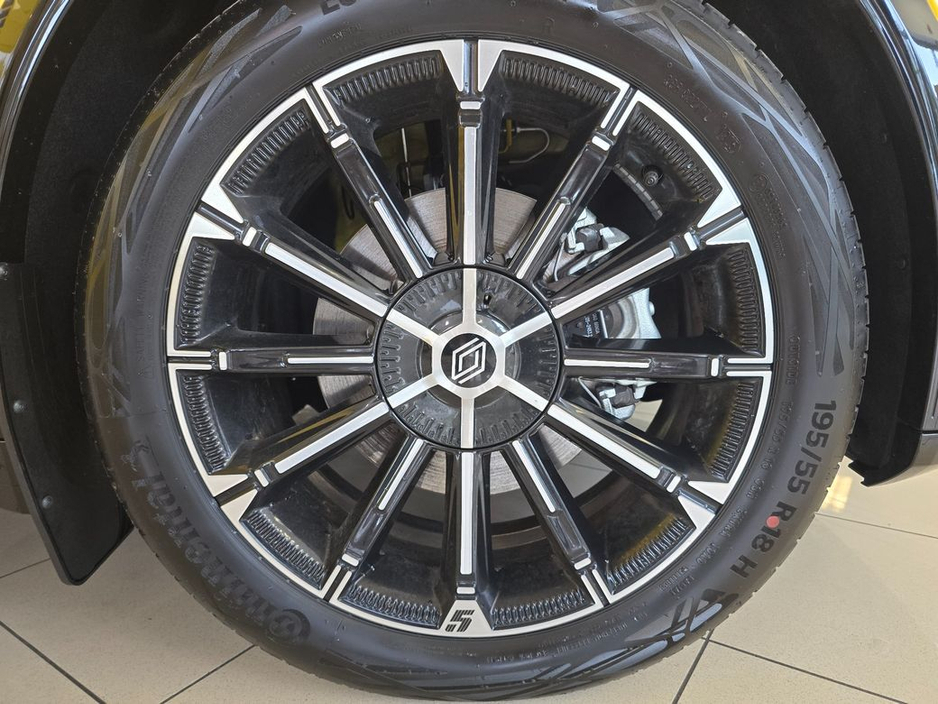 2025 Renault 5 - image 24