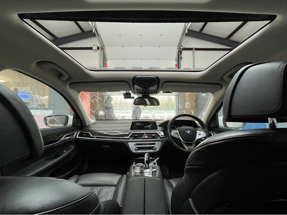 2017 BMW 7 Series - image 21