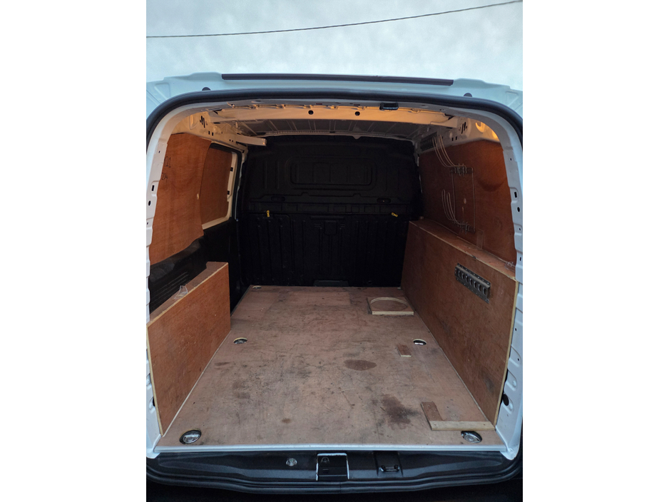 2021 Peugeot Partner - image 11