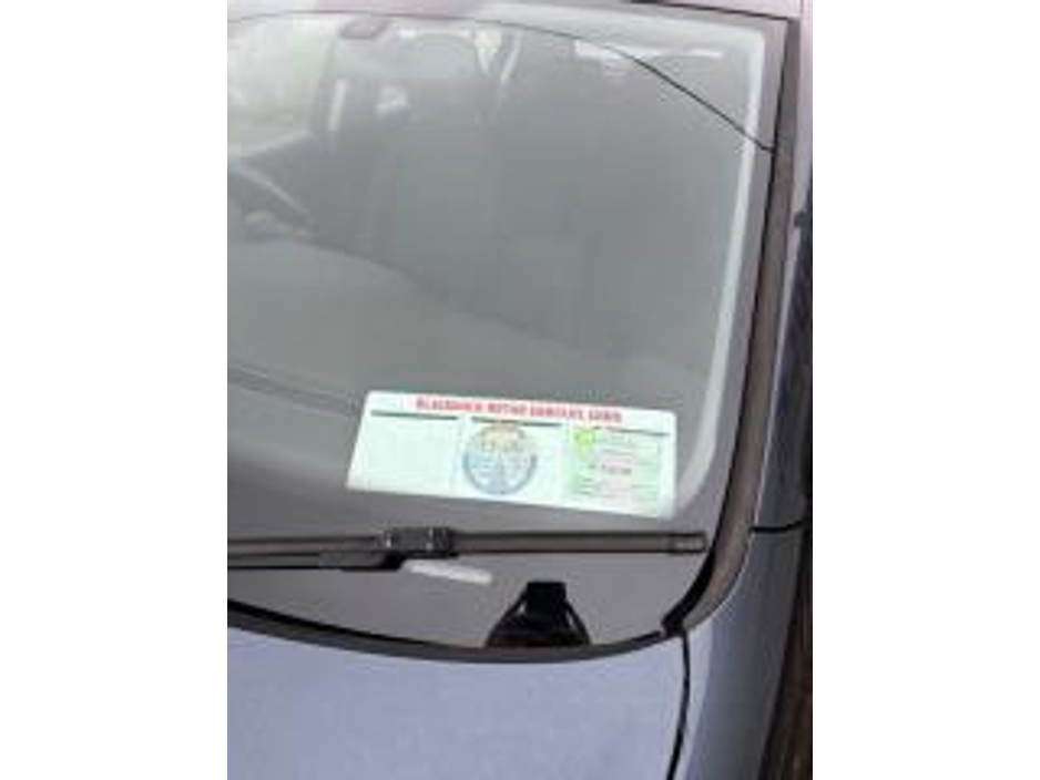 2012 Volkswagen Golf - image 2