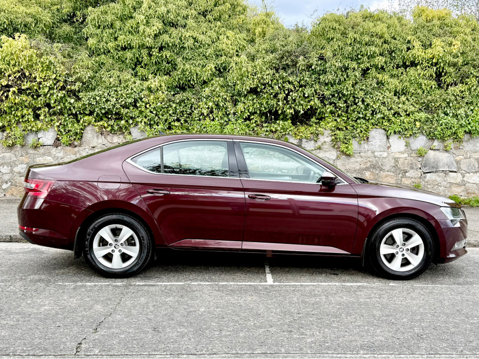 2016 Skoda Superb - image 4