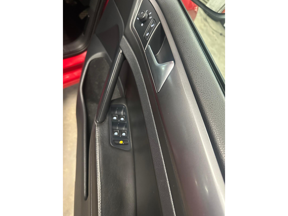 2015 Volkswagen Golf - image 10