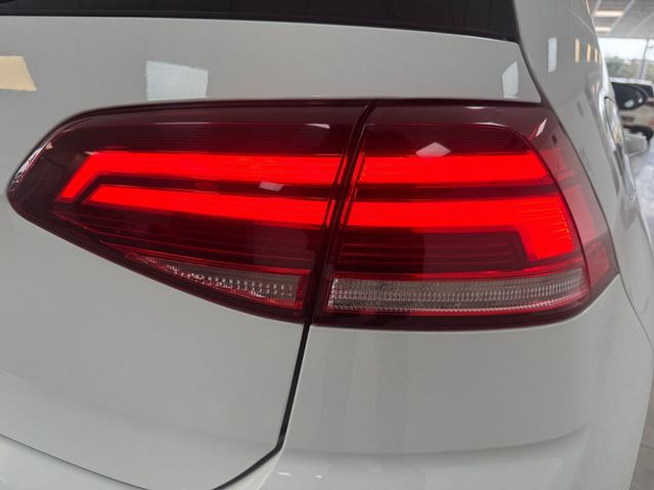 2018 Volkswagen Golf - image 19