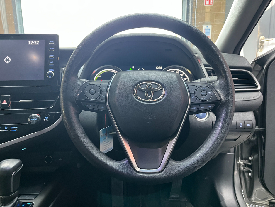 2022 Toyota Camry - image 8