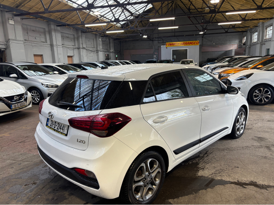 2021 Hyundai i20 - image 18