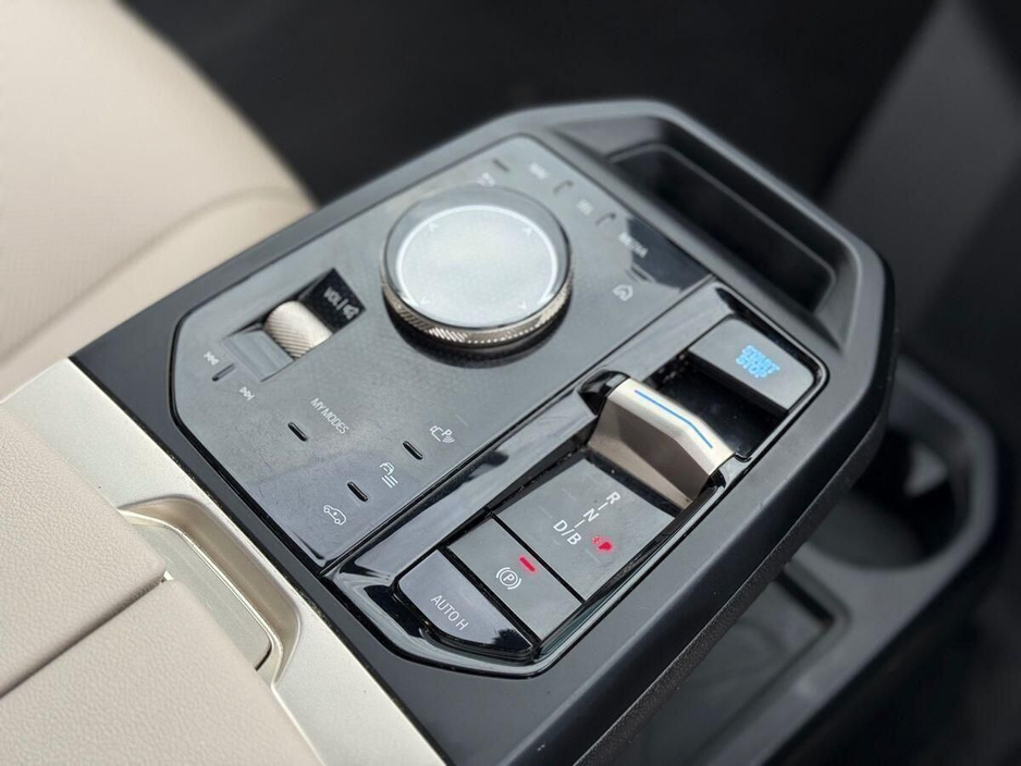2022 BMW iX - image 10