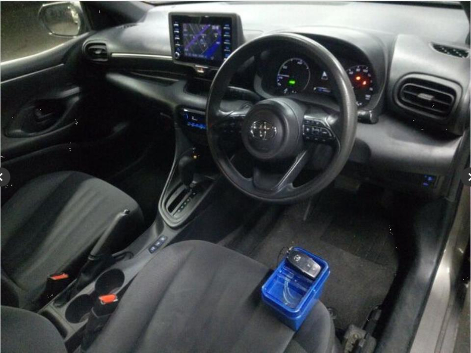 2021 Toyota Yaris - image 5