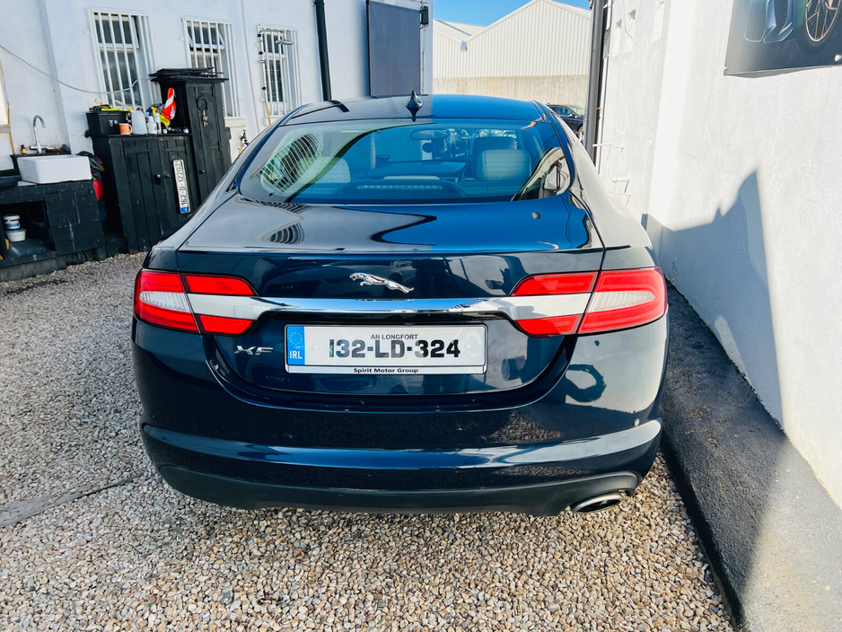 2013 Jaguar XF - image 4