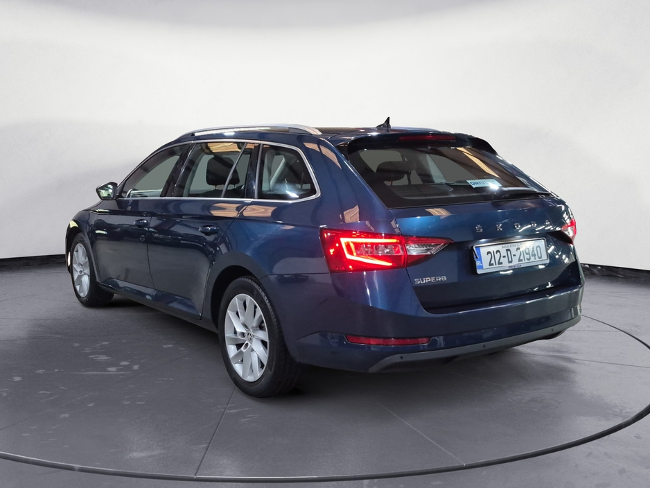 2021 Skoda Superb - image 8