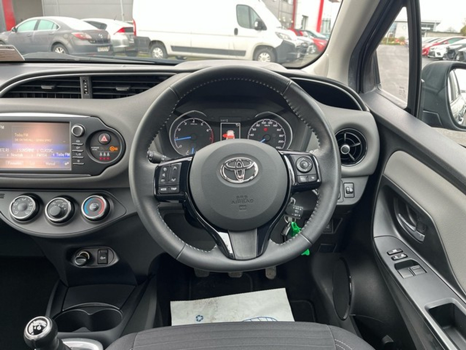 2017 Toyota Yaris 1.0 LUNA 4DR €13,950