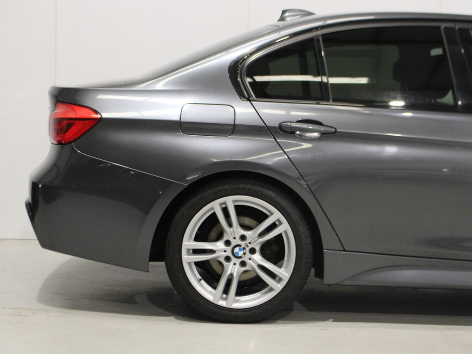 2018 BMW 3 Series - image 13