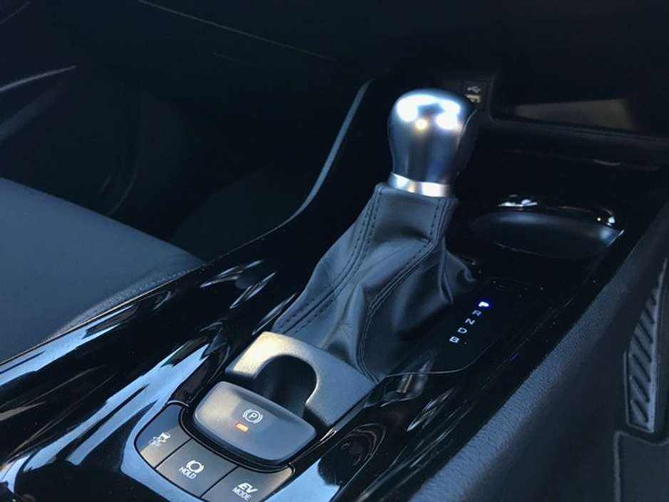 2022 Toyota C-HR - image 12