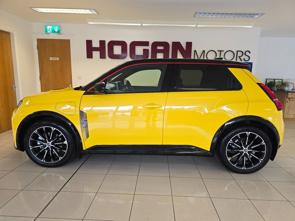 2025 Renault 5 Iconic Five 52kWh 150BHP * Best Range & Spec *