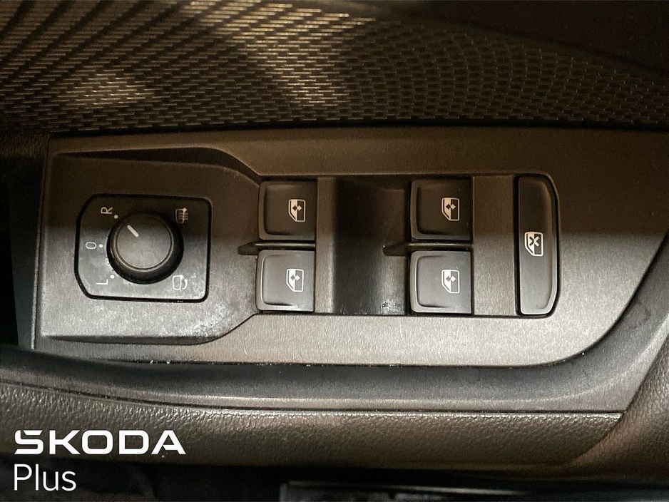 2024 Skoda Octavia - image 21