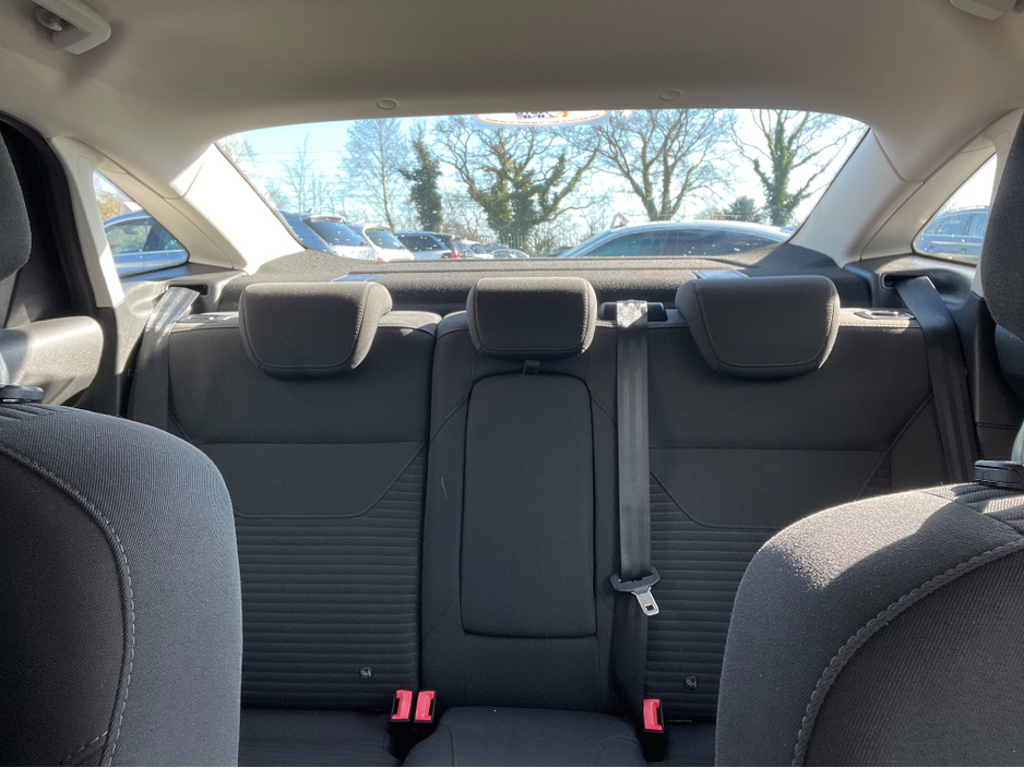 2017 Ford Focus - image 10