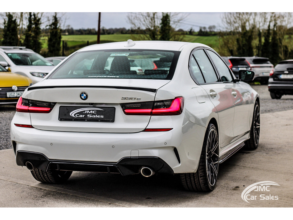 2020 BMW 3 Series - image 9