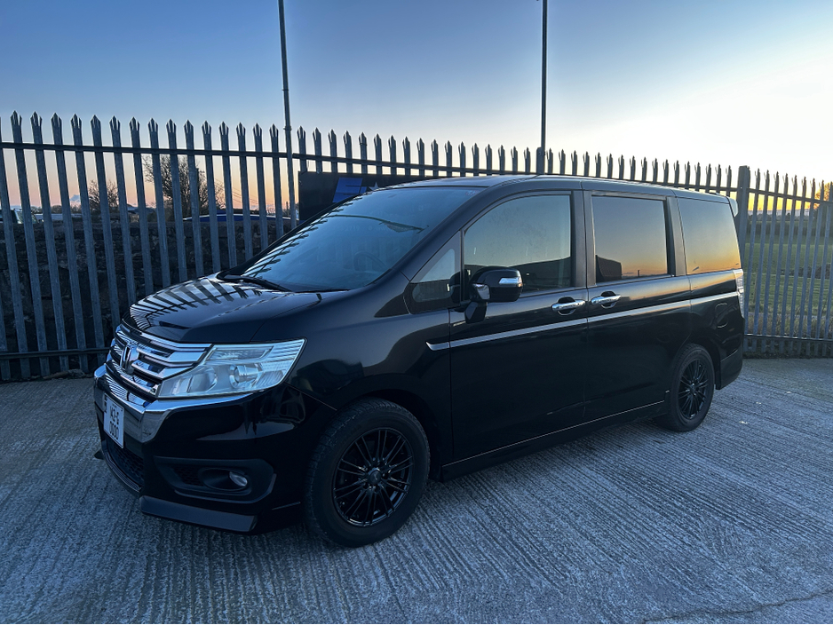 2014 Honda Stepwagon - image 3