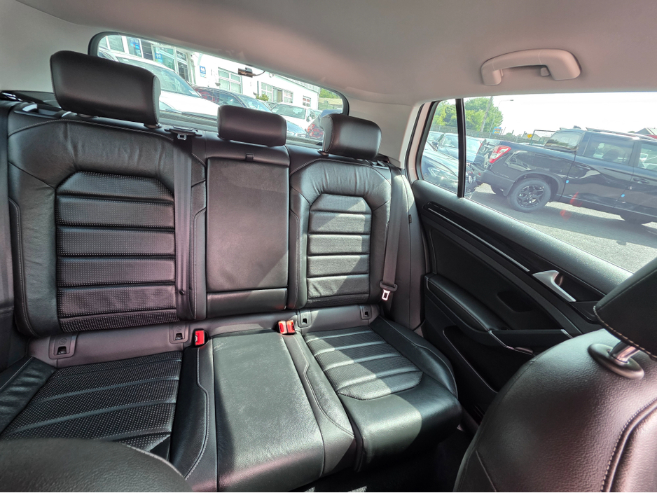 2020 Volkswagen Golf 1.4 FULL LEATHER SEATS ELECTRIC MEMORY SEATS  NAVI VIRTUAL CLOCKS ANDROID AUTO CARPLAY BLIND SPOT REAR TRAFFIC ASSIST ROAD SIGN RECOGNIZING  LANE ASSIST LOW TAX BAND €22,950