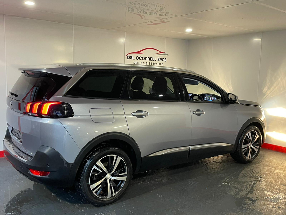 2020 Peugeot 5008 - image 11