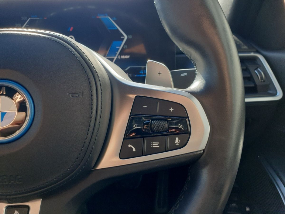 2023 BMW 3 Series - image 18