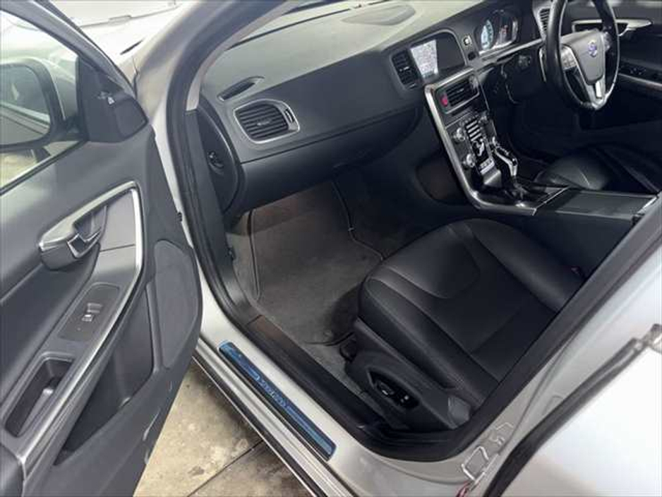 2015 Volvo S60 - image 11