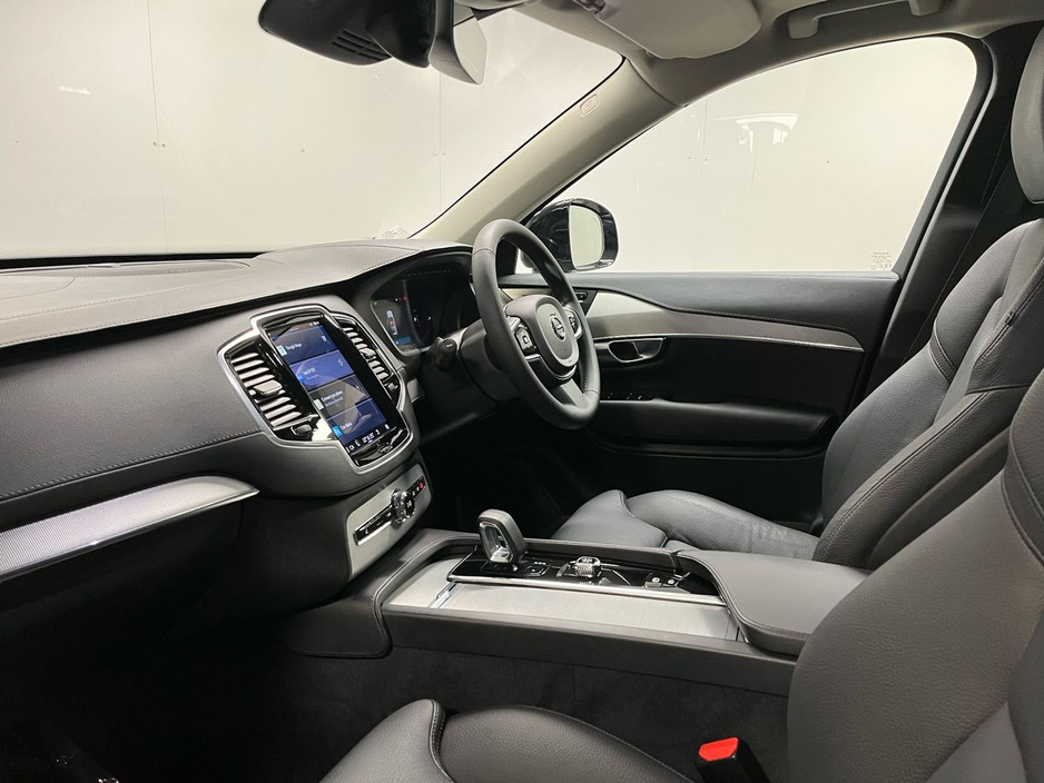2023 Volvo XC90 - image 6