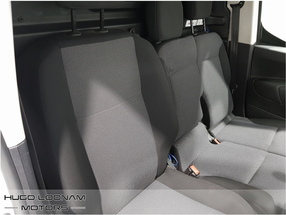 2020 Peugeot Partner - image 19