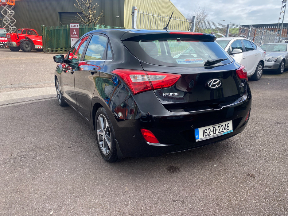 2016 Hyundai i30 - image 3