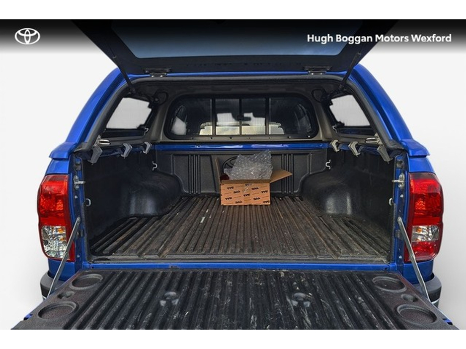 2025 Toyota Hilux 2.4D4D SR5 DOUBLE CAB €42,272