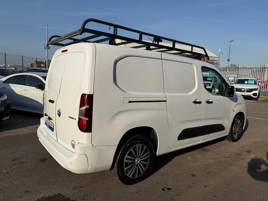 2020 Vauxhall Combo - image 28