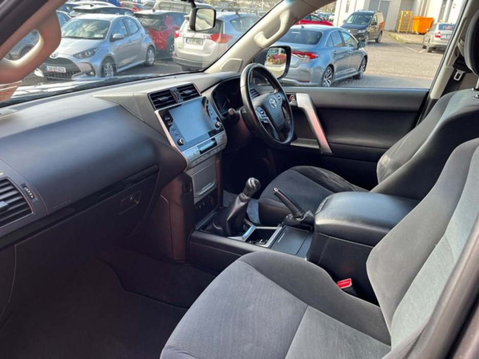 2021 Toyota Landcruiser - image 6