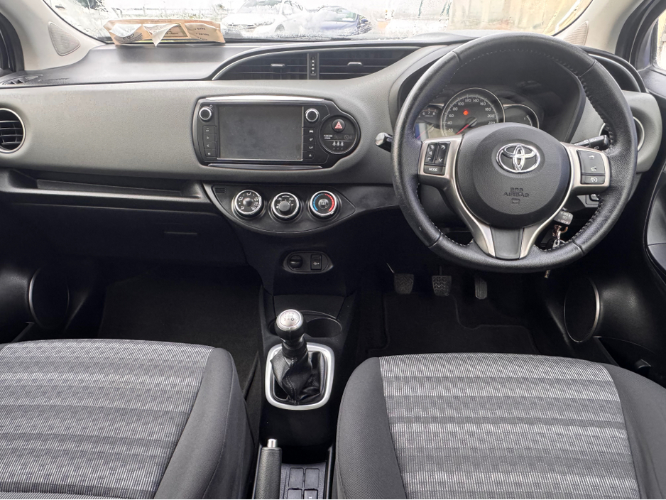 2016 Toyota Yaris - image 7