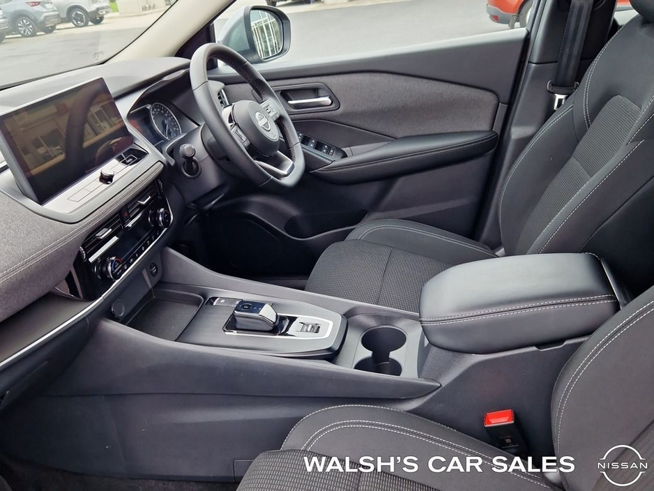 2025 Nissan Qashqai E-power SV MY24 04DR A €39,950