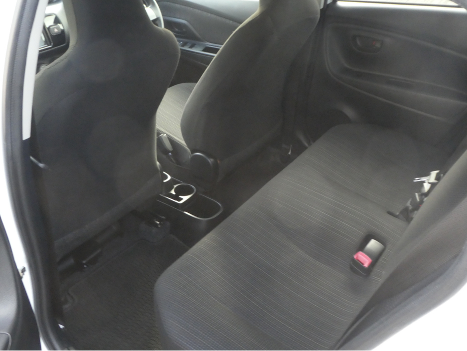 2018 Toyota Yaris - image 7