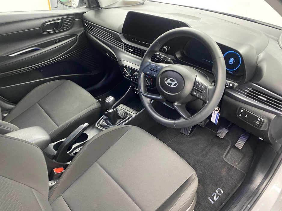 2025 Hyundai i20 - image 6