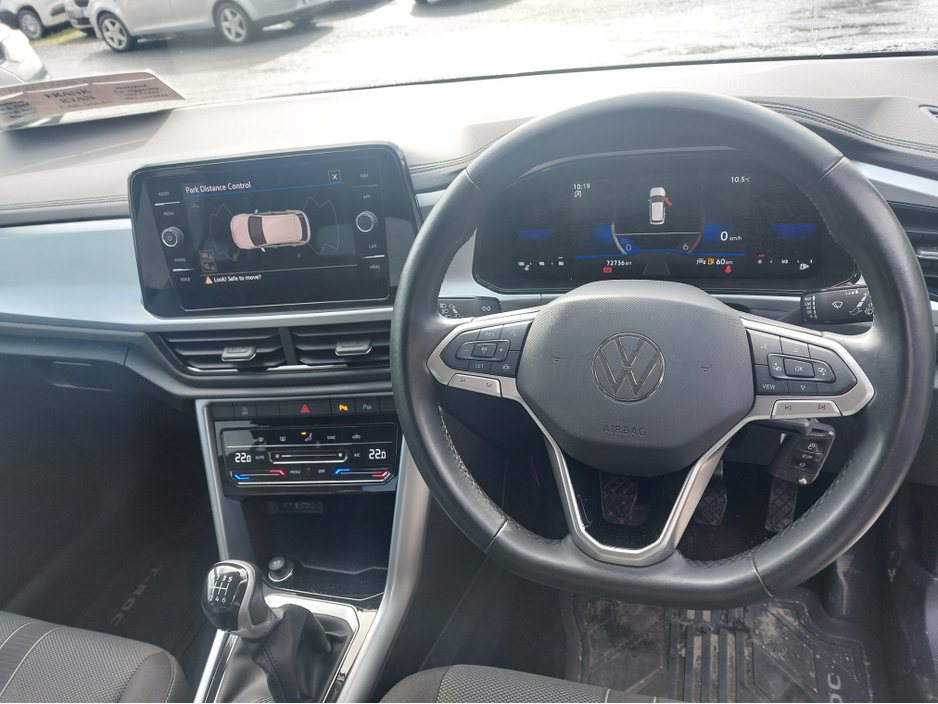 2022 Volkswagen T-Roc - image 2
