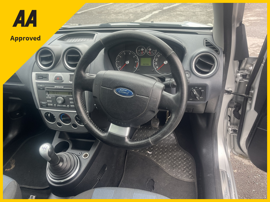 2008 Ford Fiesta - image 3