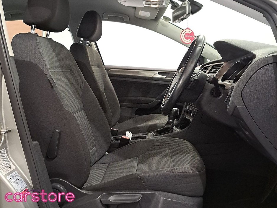 2015 Volkswagen Golf - image 12