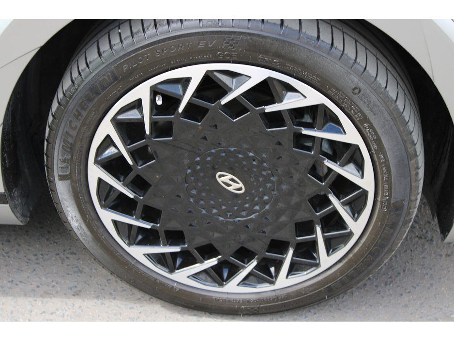 2025 Hyundai Ioniq 5 - image 10