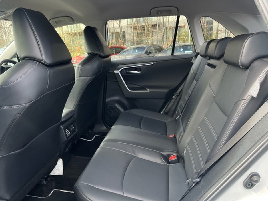 2023 Toyota Rav4 - image 7