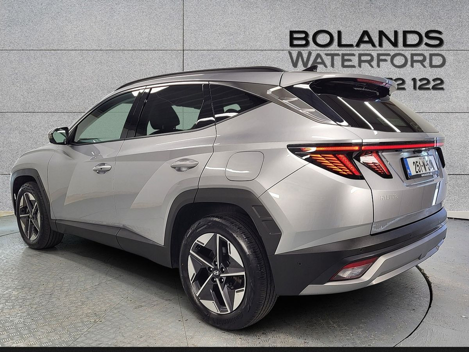 2025 Hyundai Tucson - image 2