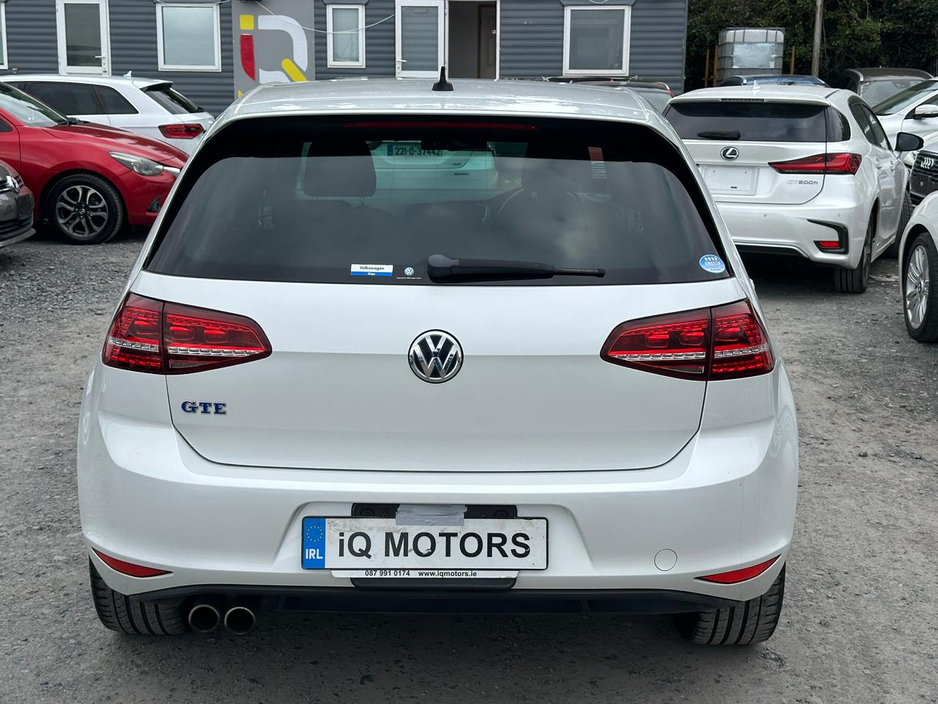 2015 Volkswagen Golf - image 5