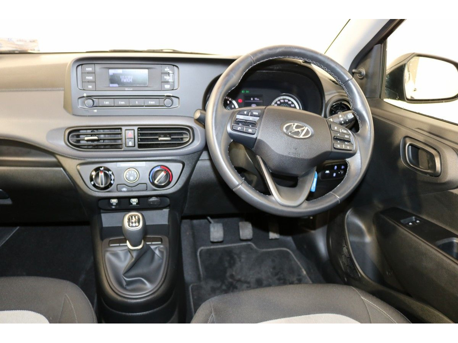 2023 Hyundai i10 - image 8