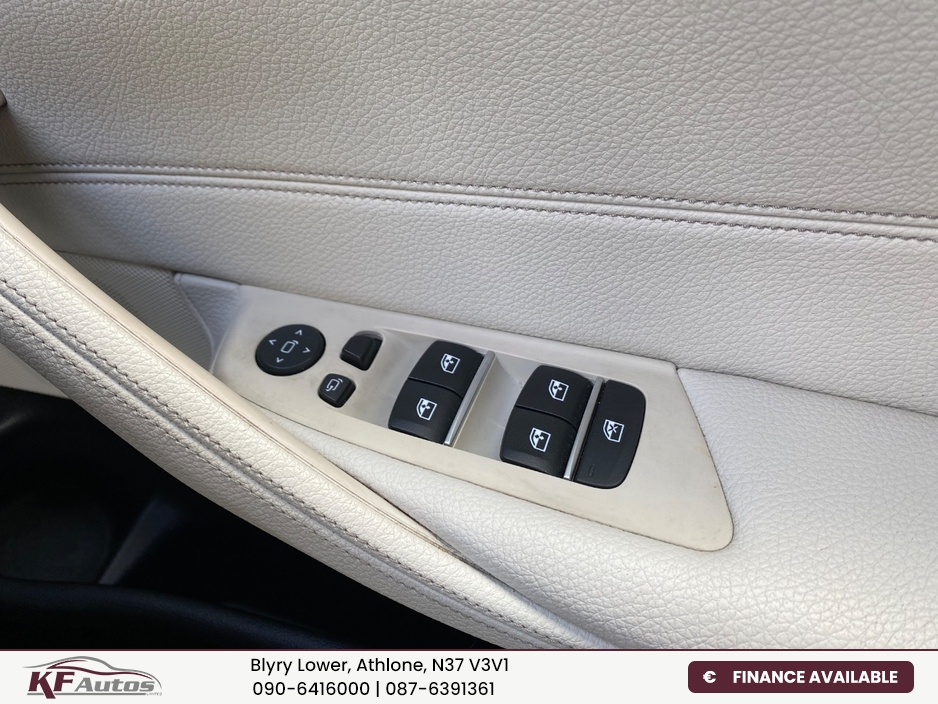 2020 BMW 5 Series - image 19